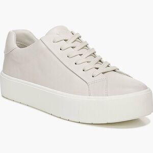 🌟 New with tags, in the box Vince sneaker 🌟